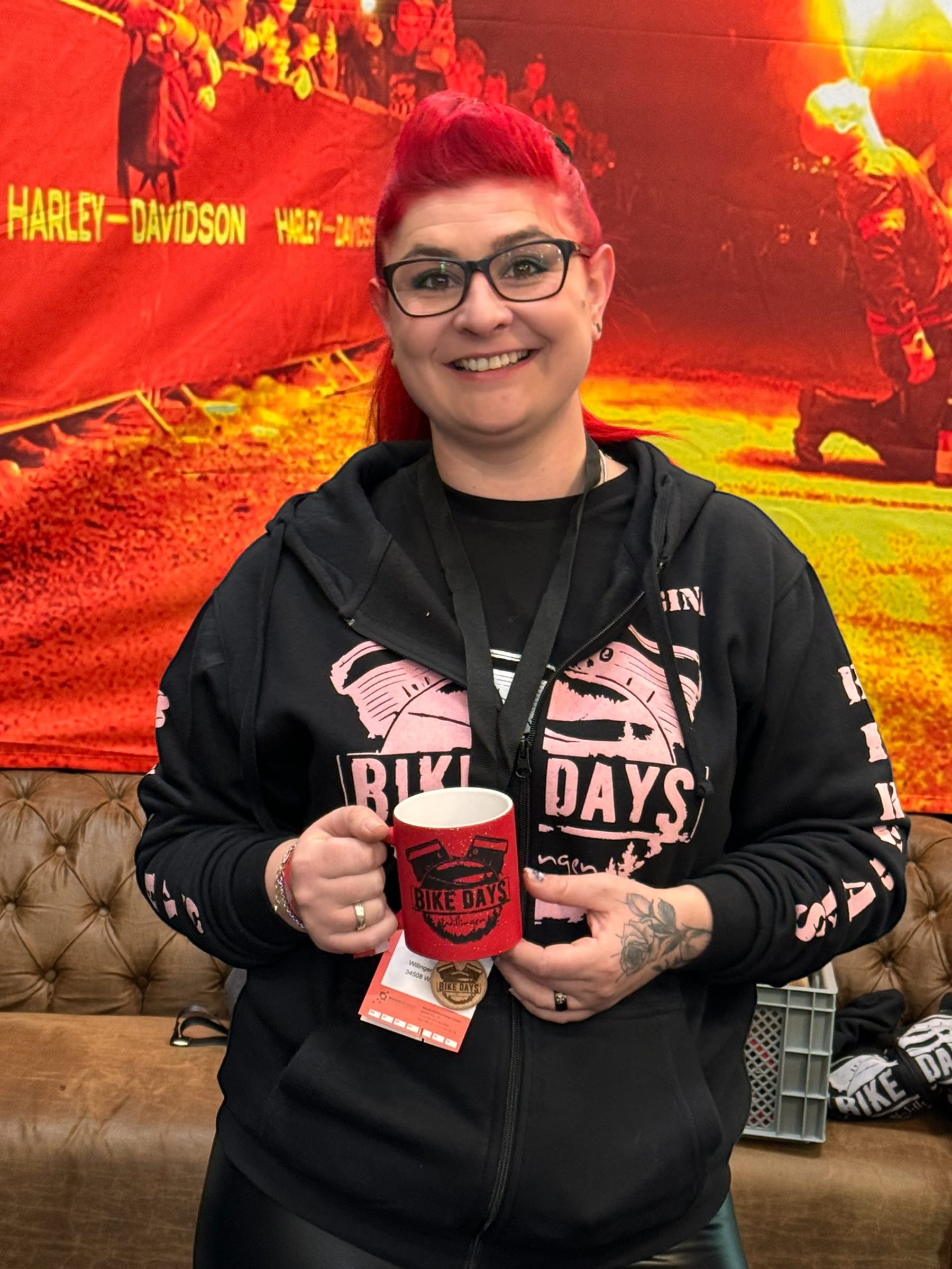 Bedruckte Hoodies und Werbeartikel für eine Custombike-Messe